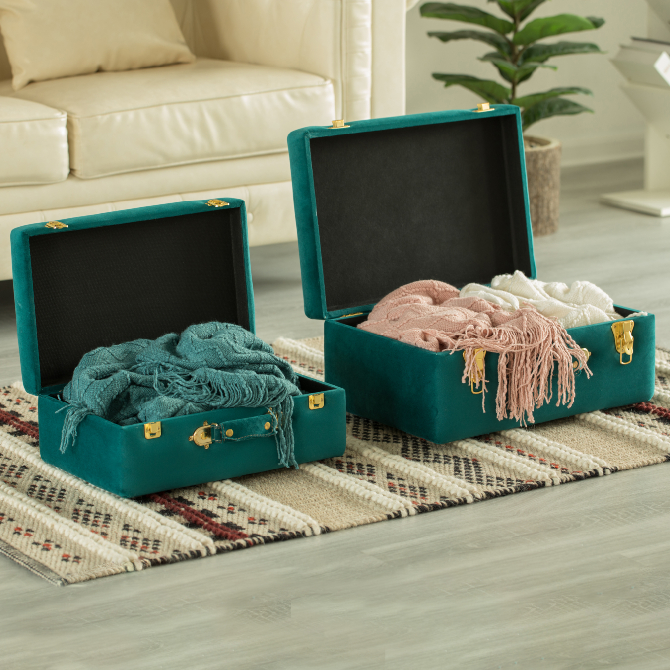 https://www.quickwayimports.com/decorative-tufted-velvet-suitcase-treasure-chest-set-of-2/
